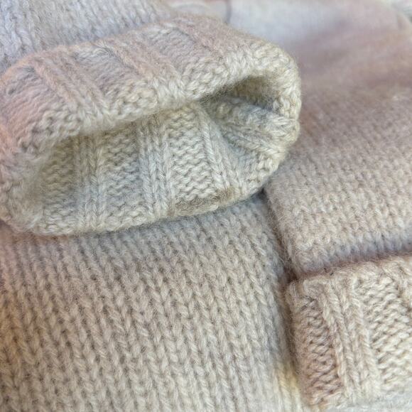 J. Crew Mens All Wool Oatmeal V-Neck Long Sleeve Sweater size S - has 1 Stain - Picture 5 of 8